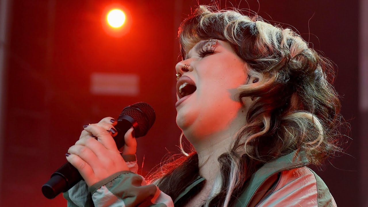 🎤 Lola Young’s First Grammy Win Was “Incredible, Surreal & Beautiful” 🏆