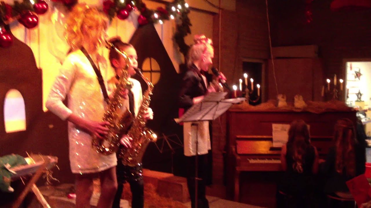 Muzieklessen bij Roxi - Kerstoptreden van de meiden - Jingle Bells