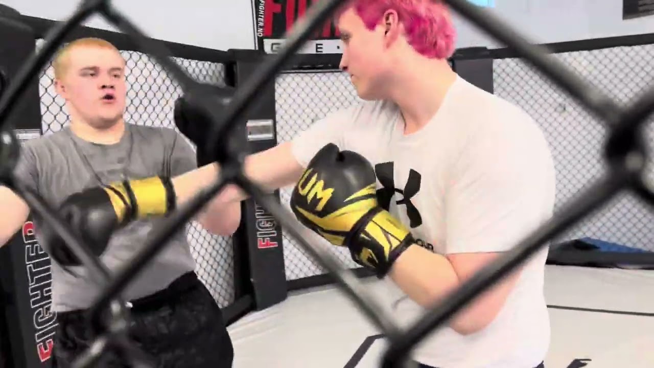Emrick va Patrick k1 kickboxing sparing 