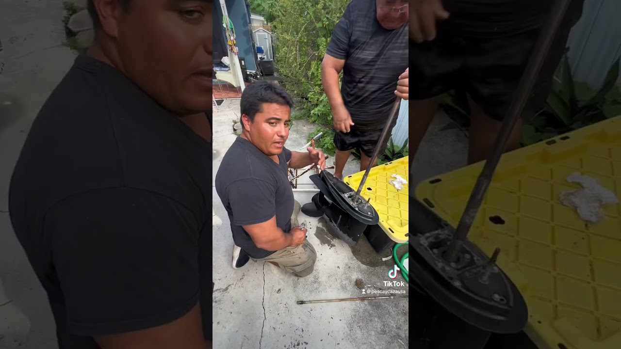 Agua en la pata o lower unit de motor fuera de borda
