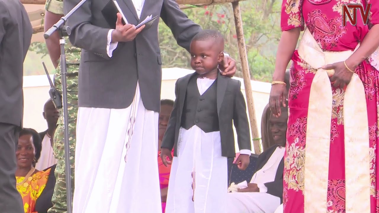 Omulangira Ssemakookiro alagiddwa eri obuganda