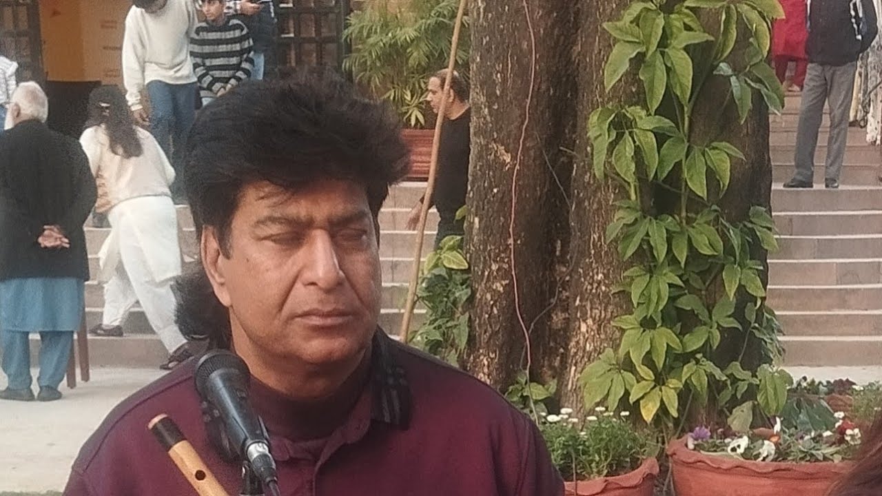 جدوں ھولی جئی لیندا میرا ناں         دیکھئیے اور سنئیے نوشاد کے فن کا مظاہرہ