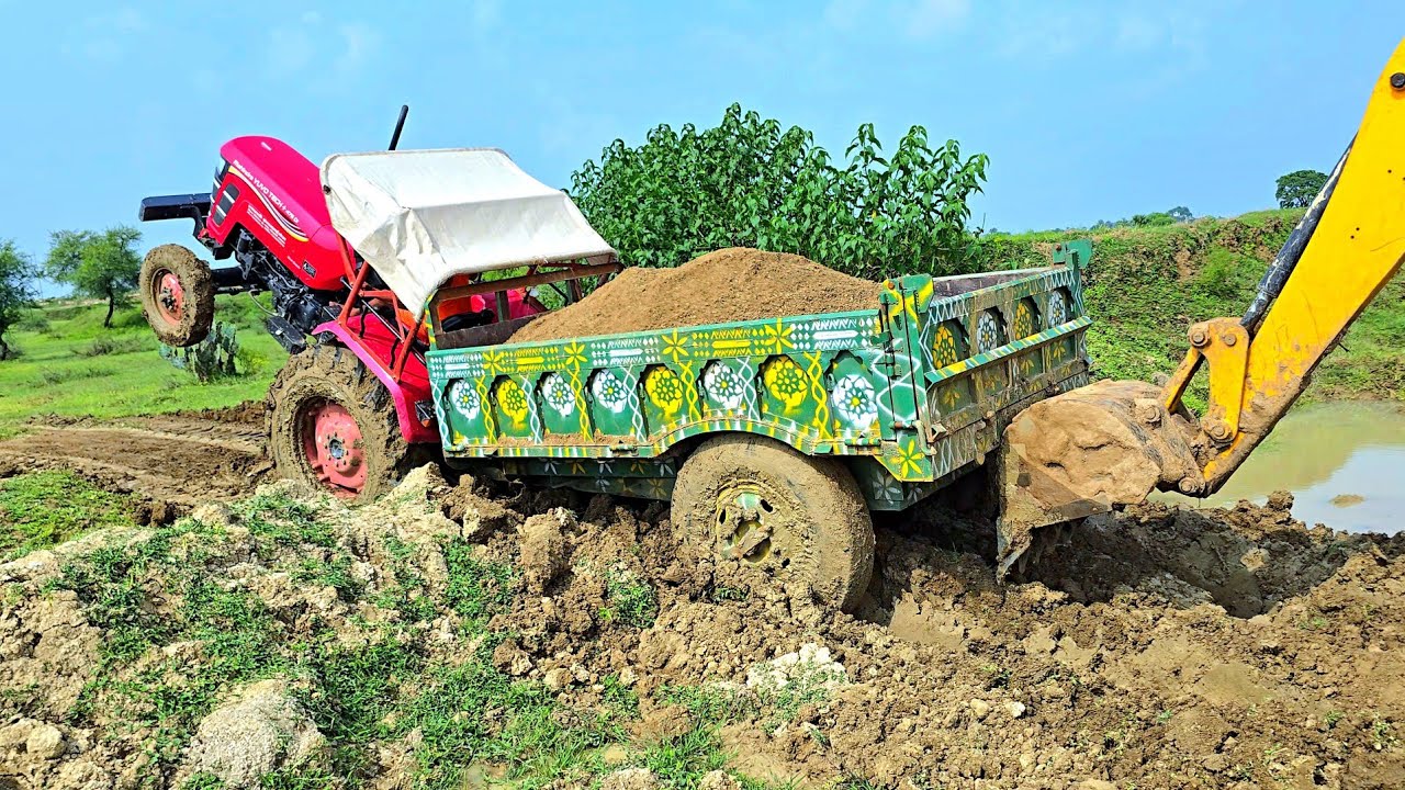 Jcb 3dx Backhoe Loading Red Mud in Tractor | Mahindra Tech Plus 475 Di | Jcb Video