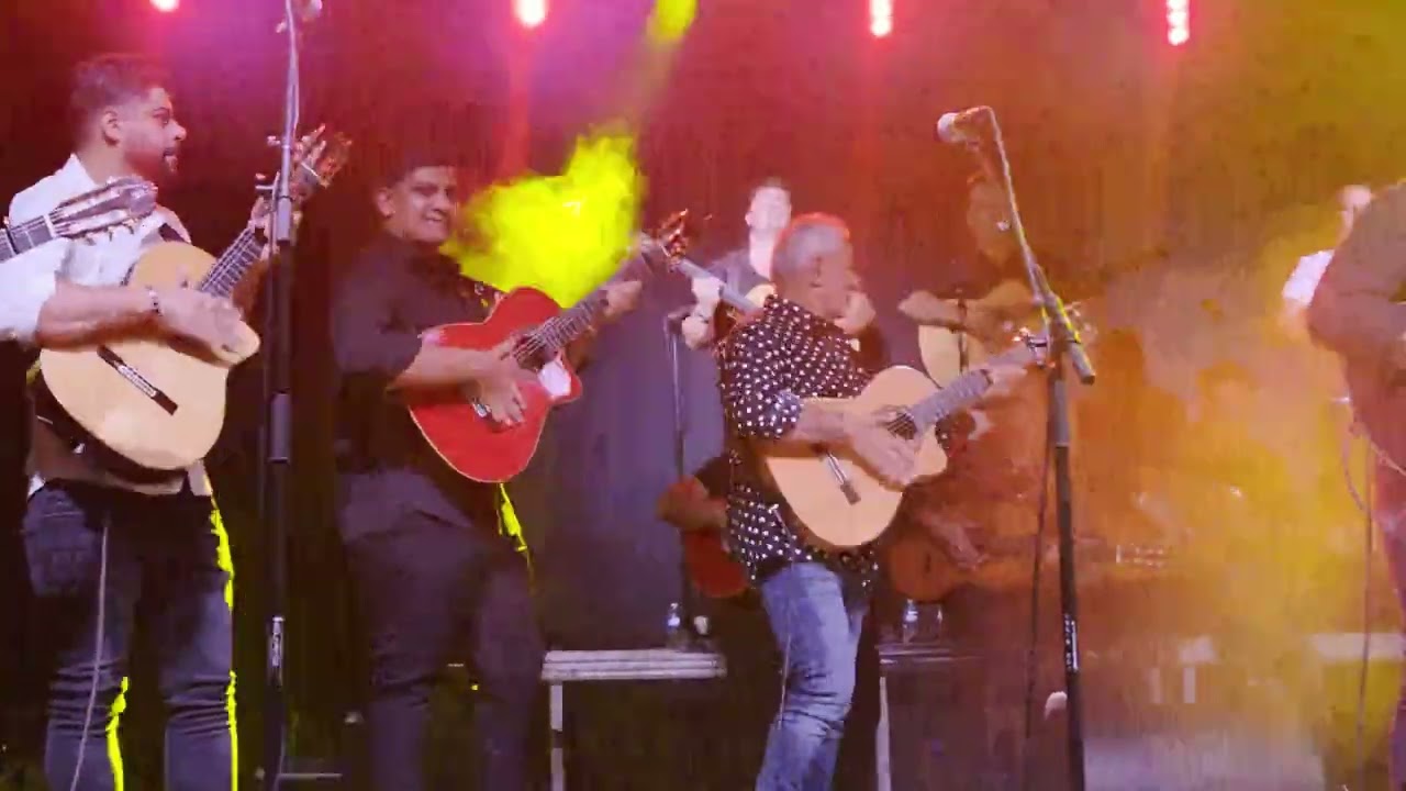 Kiko & les 16 guitares chantent Pida me la /  Asturias  et la mama