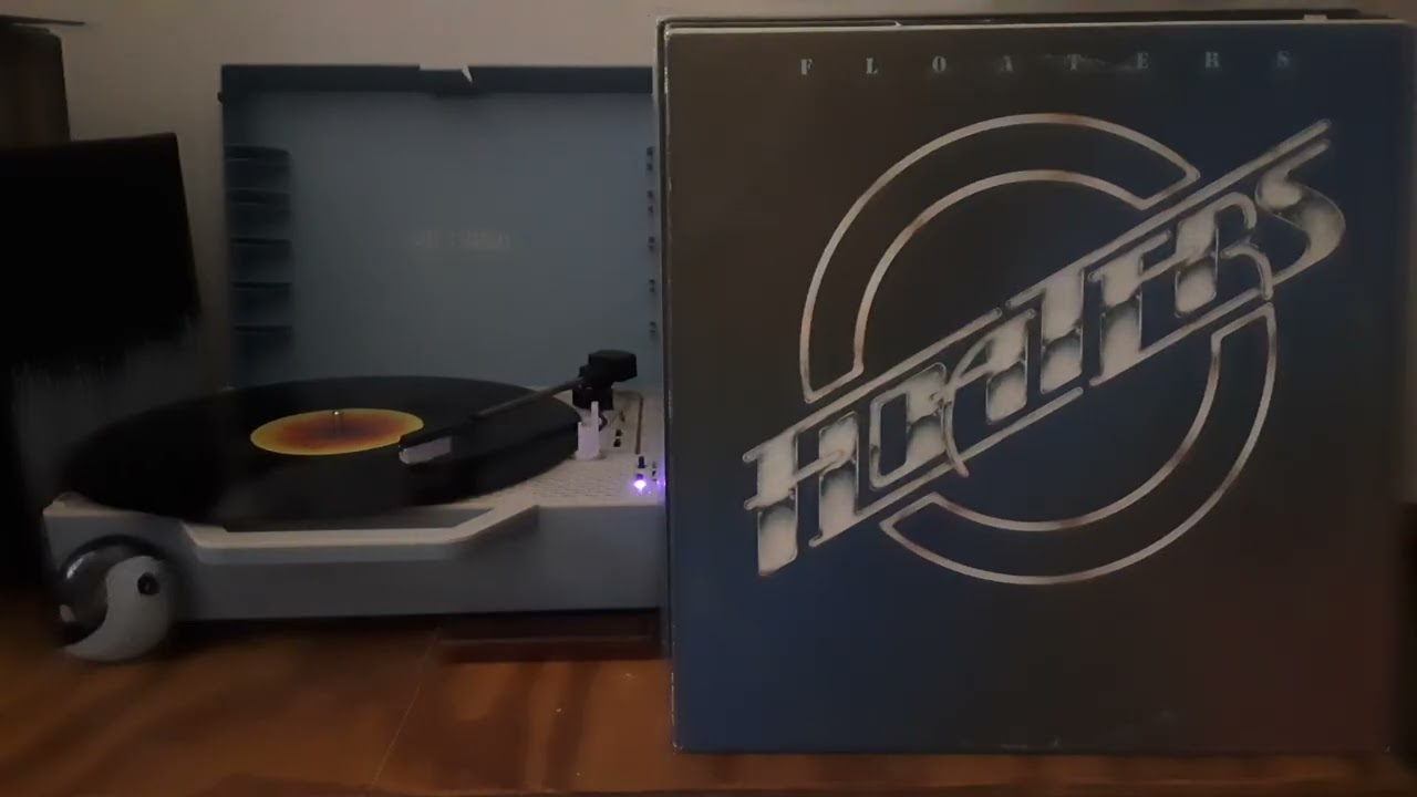 RELAX AND VIBE TO VINYL ON VICTROLA.............(I DO NOT OWN RIGHTS TO THE MUSIC)