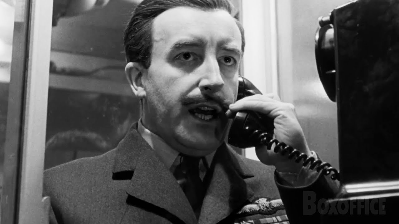 Peter Sellers cerca di chiamare il presidente | Il dottor Stranamore | Clip in Italiano