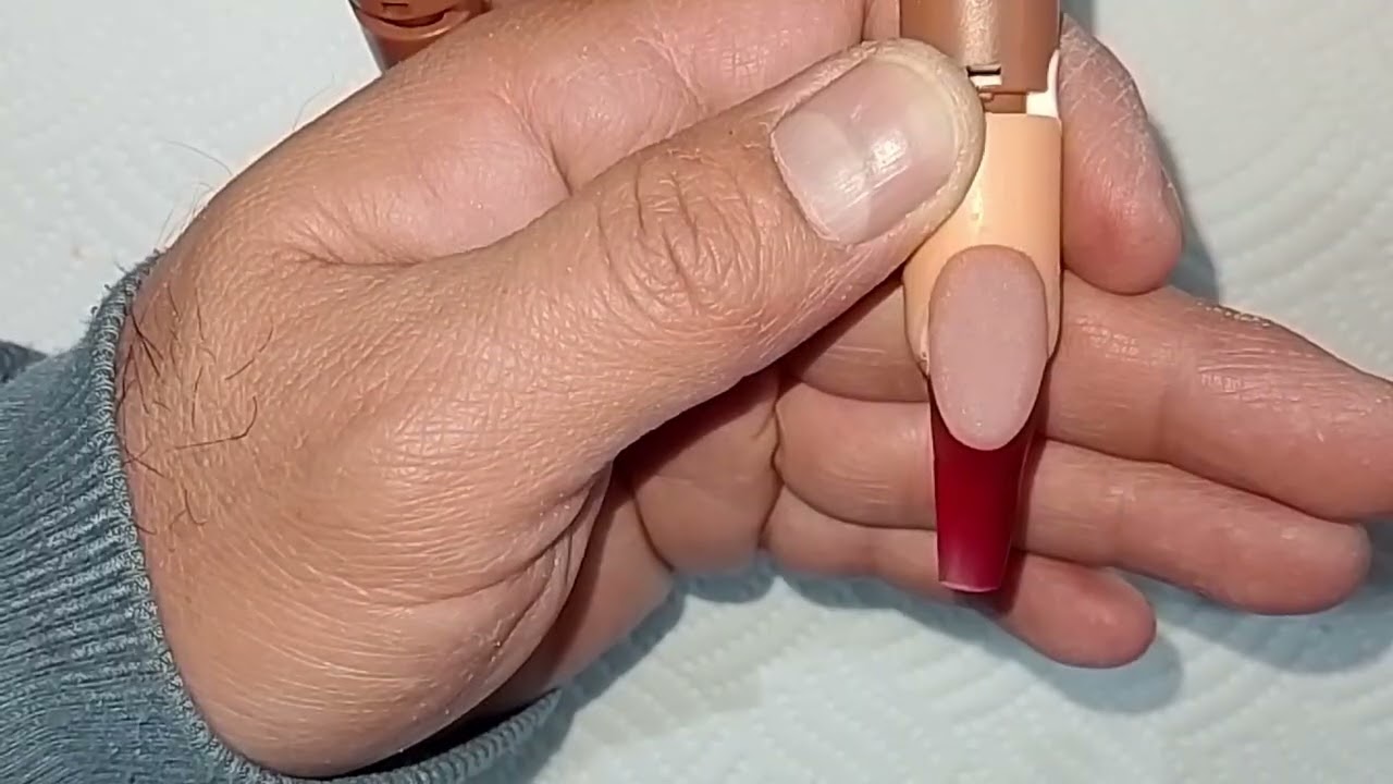 Uñas Burguendy para San Valentín 