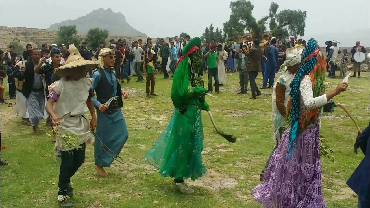 عادات وتقاليد عيد الاضحى الجزء الثاني(المعجب)اهالي قرى بيت الوعيل والحرف يزورون قرية تمور.النادره_اب