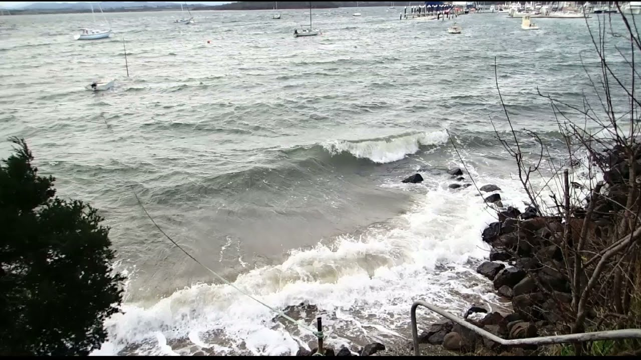 Coup de vent sur la rivi&egrave;re Tamar