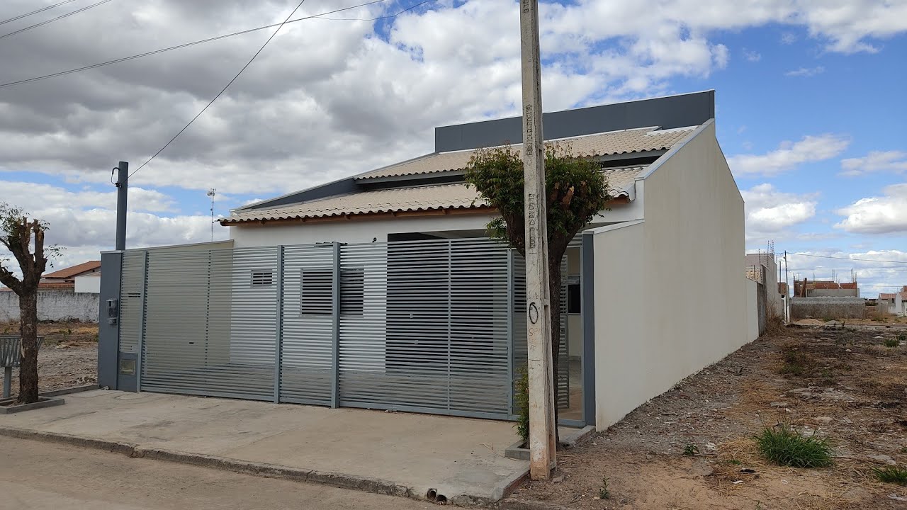 (Vendida) Casa com 5 quartos à venda em Luís Eduardo Magalhães