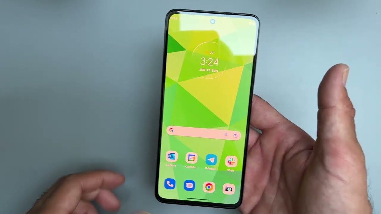 Moto G82 5G Quick Review // 2 Reasons to Buy It!