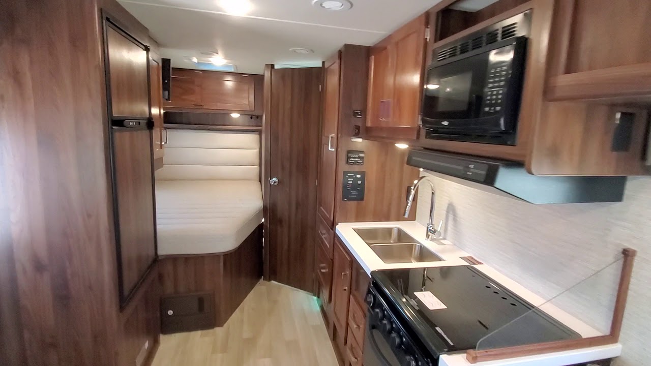 2020 Winnebago Minnie Winnie 25B Walk Through NO Slides No Problems!