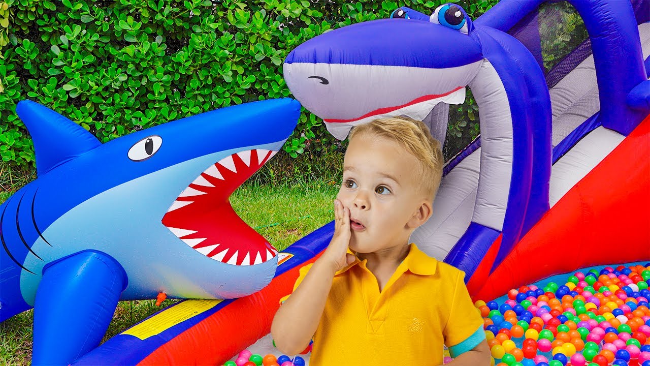 Aprenda a compartilhar brinquedos infl&aacute;veis com Chris