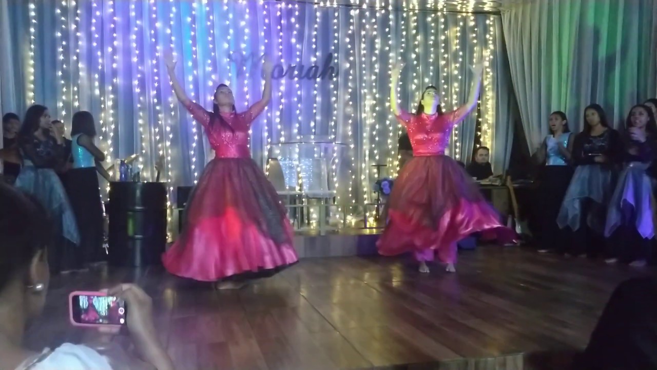 CADÊ OS PENTECOSTAIS (DANÇANDO COM DEUS) AMANDA E CAMILA