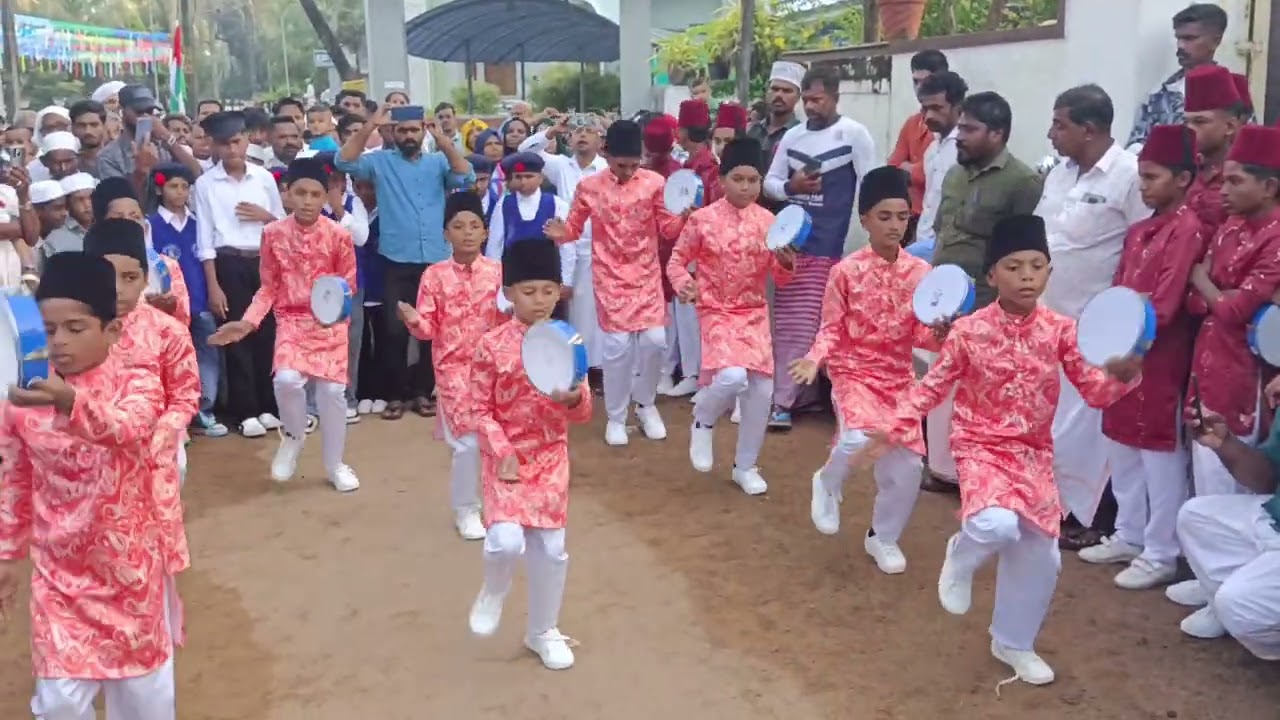 ആനങ്ങാടി ഹിദായത്തുൽ അനാം സുന്നി മദ്രസയുടെ കുട്ടികളുടെ ദഫ് മുട്ട് 