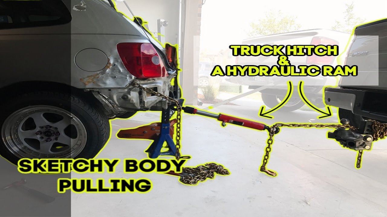 Hydraulic ram body pulling on the Honda Civic Si(in the garage)