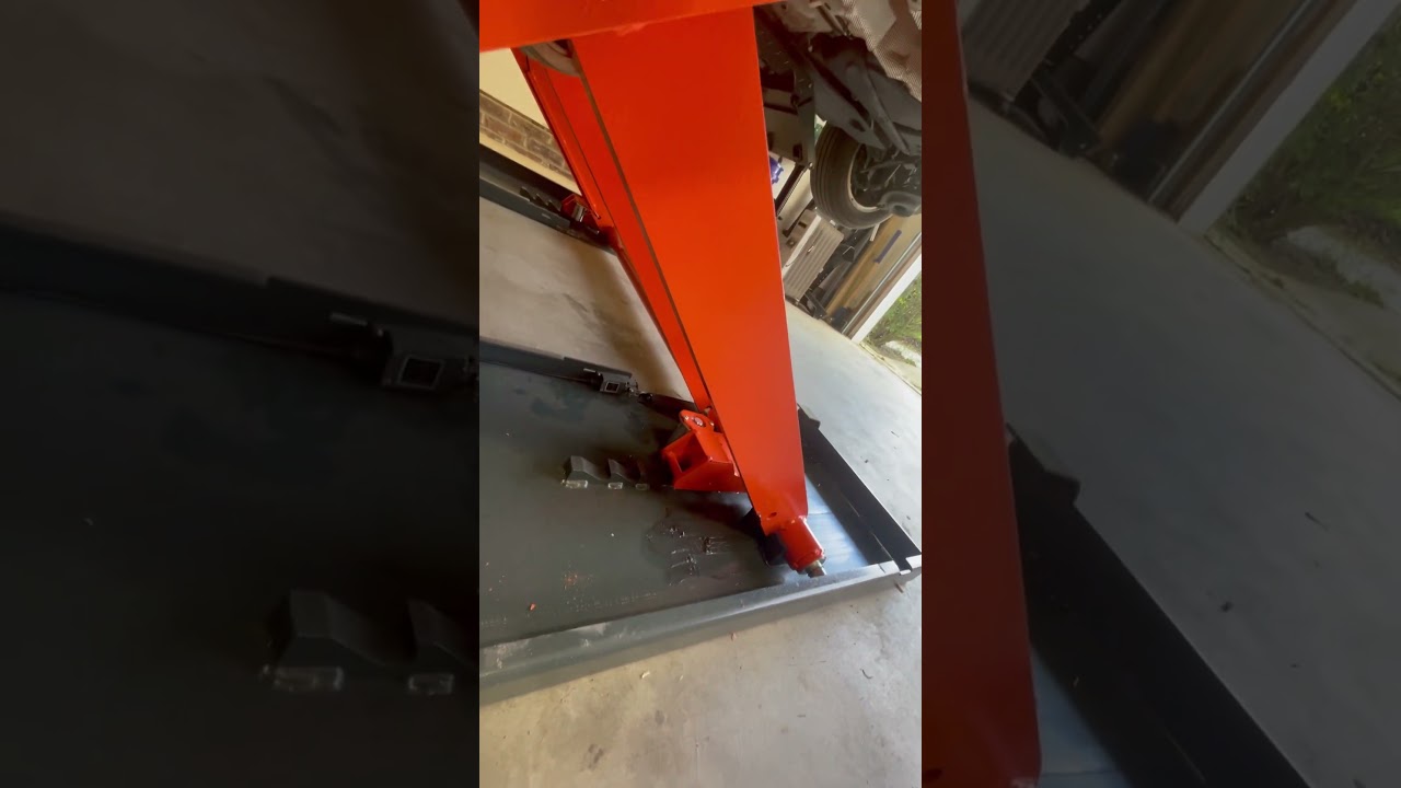 X85 Mid-rise car lift demonstration.