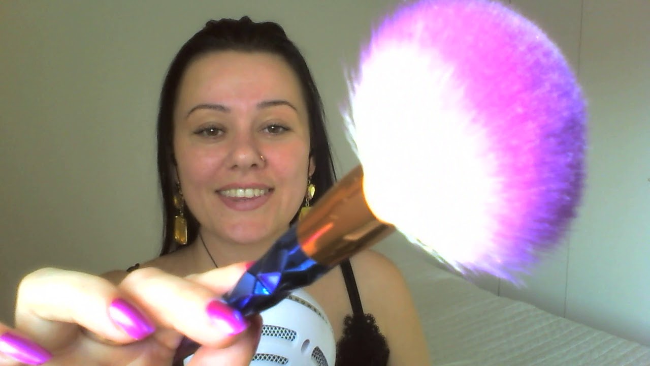 ASMR Suomi Koskettelen sun kauniita kasvoja ja kehun suo.