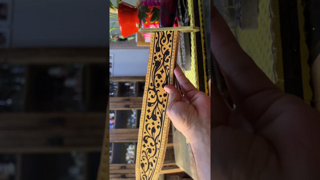 ESTOY HACIENDO UNA FUNDA GIGANTE para un enorme cuchillo militar que restaur&eacute;. Muy pronto en proceso