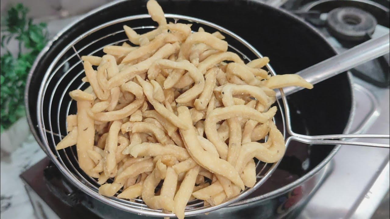 होली स्पेशल नमक पारे रेसिपी बनाने का नया तरीका |Crispy Namak para recipe.