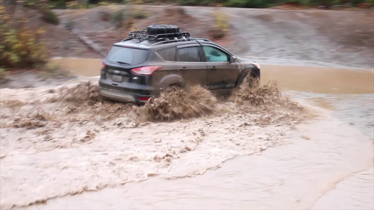 Ford Escape VS Honda CRV Offroad!