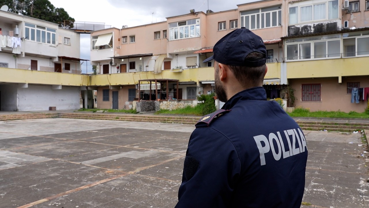 Far west in periferia nord di Napoli, due giovani feriti per rapina orologio