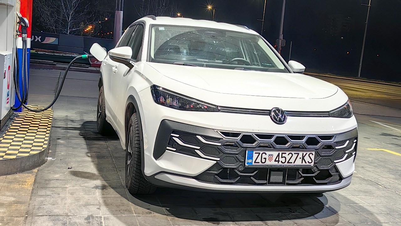 Volkswagen T-Roc 1.5 eTSI (2026) - fuel consumption at 130 km/h (urban and long term)