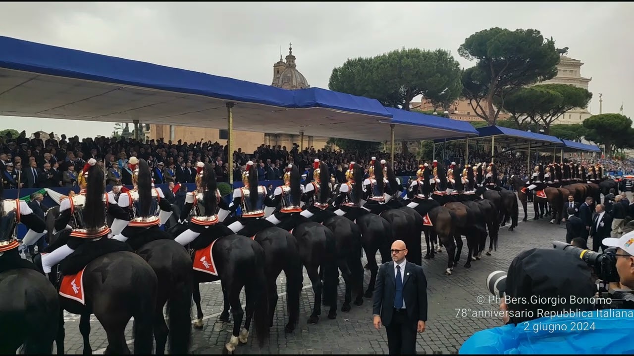 Il Presidente della Repubblica scortato dai Corazzieri a cavallo. 2 giugno 2024