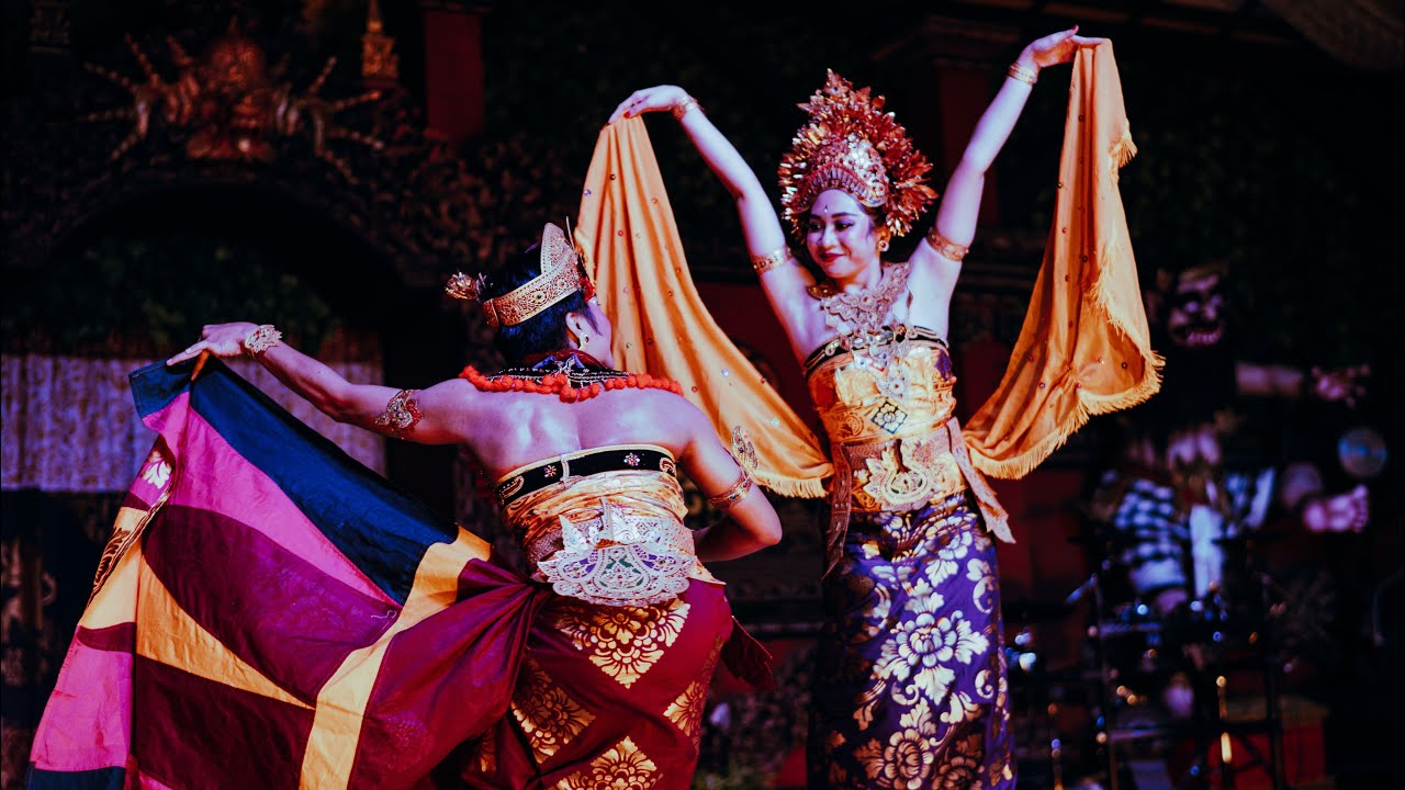 Ngayah Tari Oleg Tamulilingan Pura Mustika Dharma Cijantung Jakarta