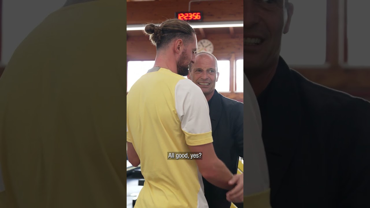 'Hey stranger!&rsquo; 👋😅 | Allegri & Rabiot | #shorts