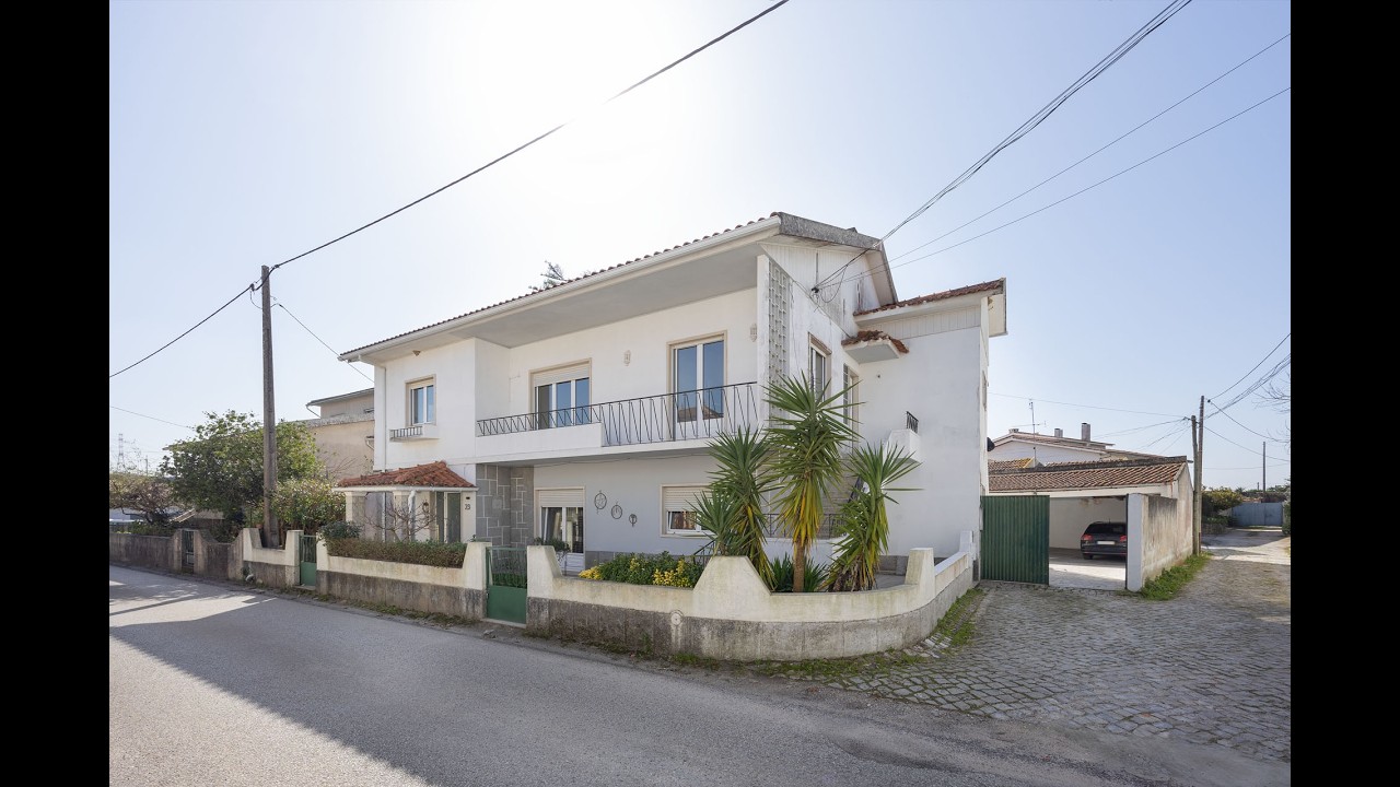 Apartamento T5 Duplex com logradouro - Pousos