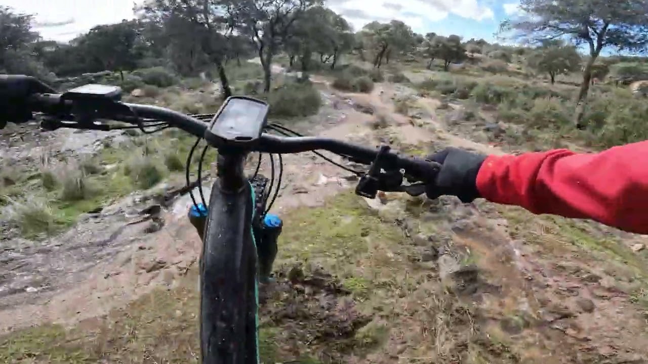 Mtb por Hoyo de Manzanares anegado de agua tras tres semanas de lluvías.