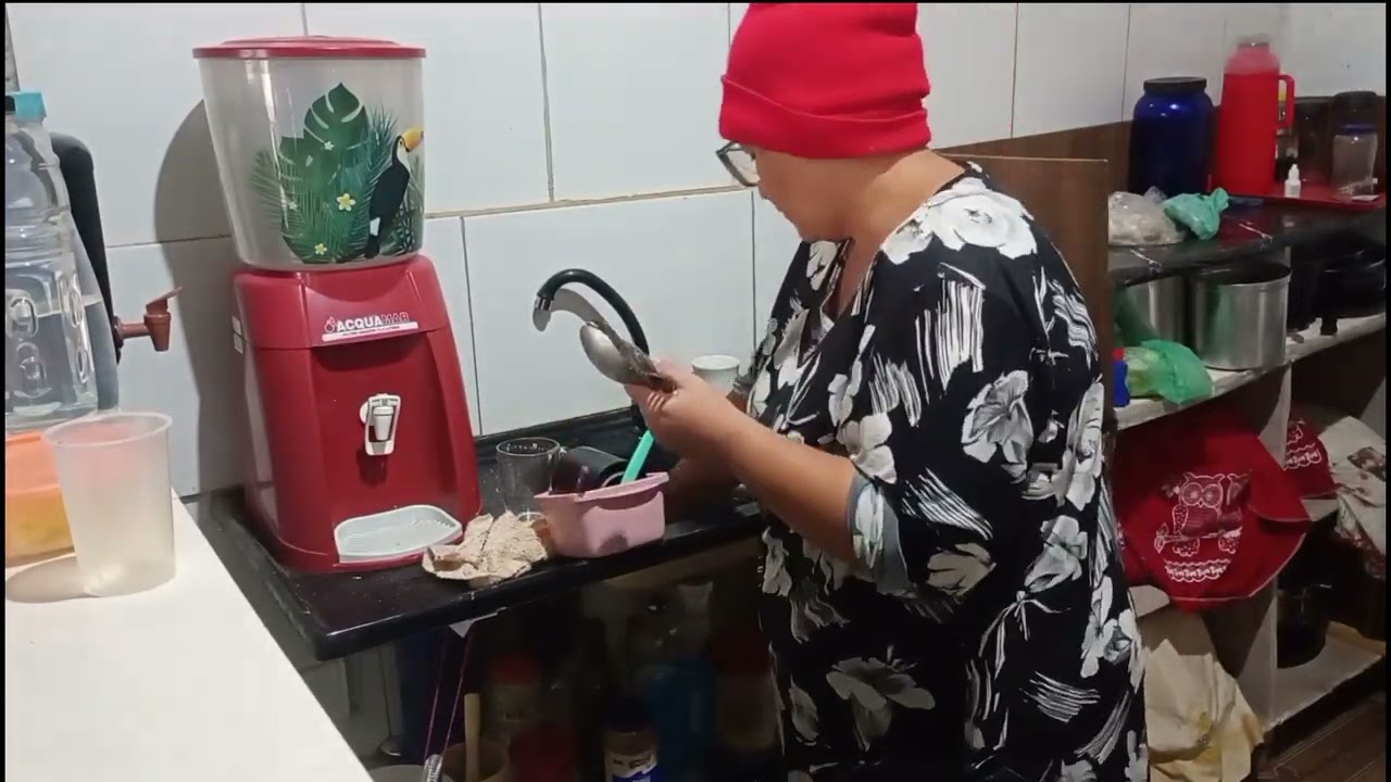 Muita chuva por aqui, tirei o lixo 