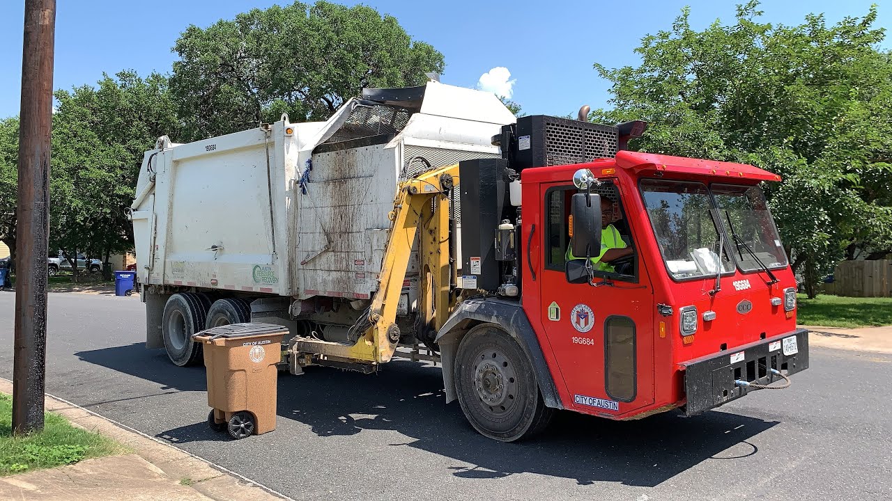 City of Austin: CCC LET2 Heil DuraPack Python Garbage Truck