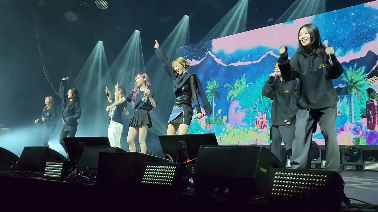 Dreamcatcher (드림캐쳐) - We Are Young | 241110 | Denver - Luck Inside 7 Doors [4k60 FANCAM - Front Row]