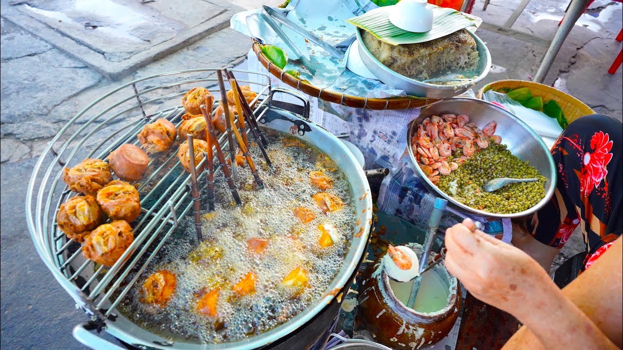 Qu&aacute;n b&aacute;nh cống nổi tiếng nhất S&oacute;c Trăng ng&agrave;y b&aacute;n 500 phần, b&iacute; quyết nằm ở lớp vỏ kh&ocirc;ng ngấm dầu