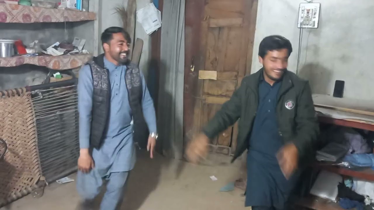 اج اپنے جگری یاروں کے ساتھ جمبر مارتے ہوئے بہت ہی مزہ ایا اور کیا کمال کی جبر ماری 