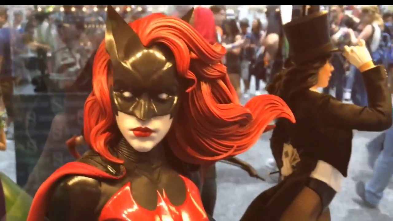 DC Comics - Sideshow Live from San Diego Comic-Con!