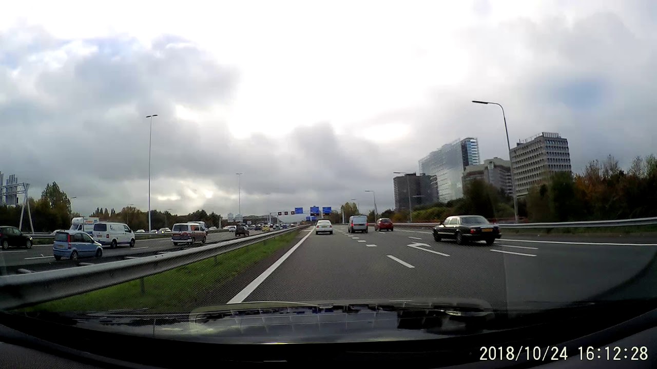 Dashcam Westland - Auto vergeet te kijken in de dode hoek
