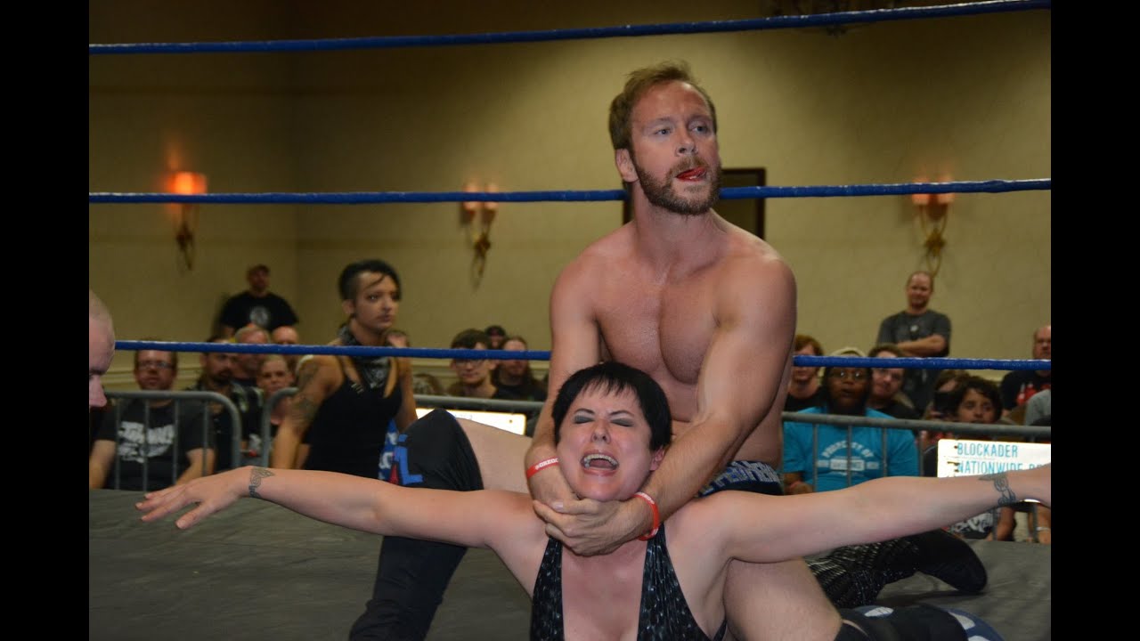 Gregory Iron Makes Annie Social Humble - Absolute Intense Wrestling [Intergender Wrestling]