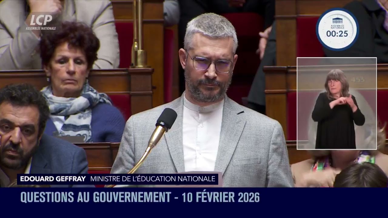 'Il faut humaniser nos procédures de gestion administrative', répond le ministre de l'Education
