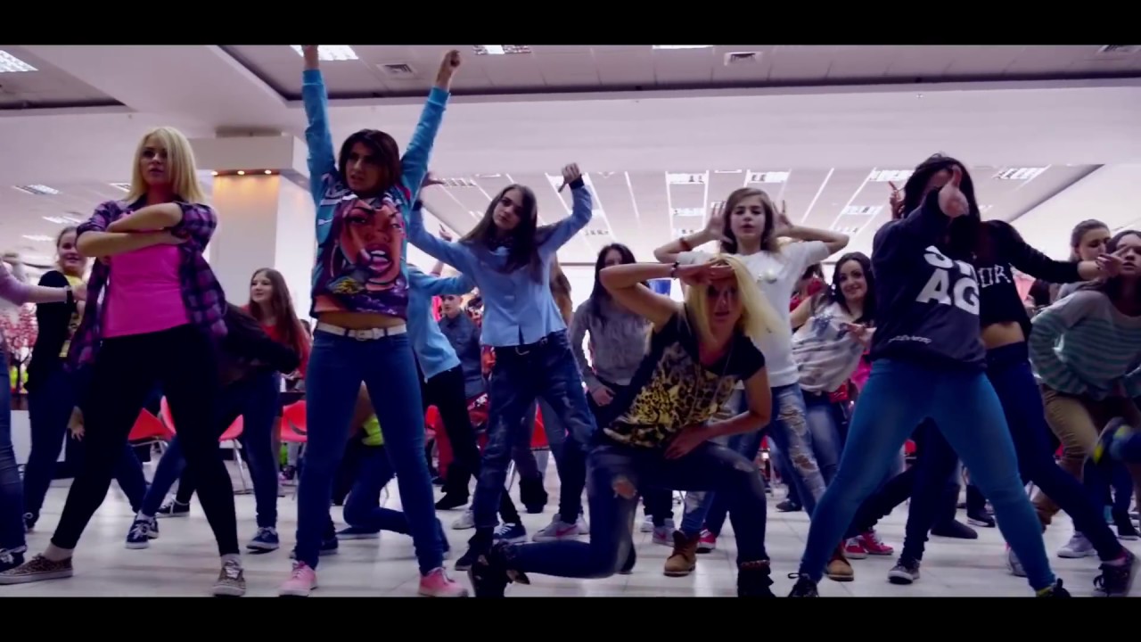 Sis n Bro Moldova Flash mob - Happy Valentin's Day!