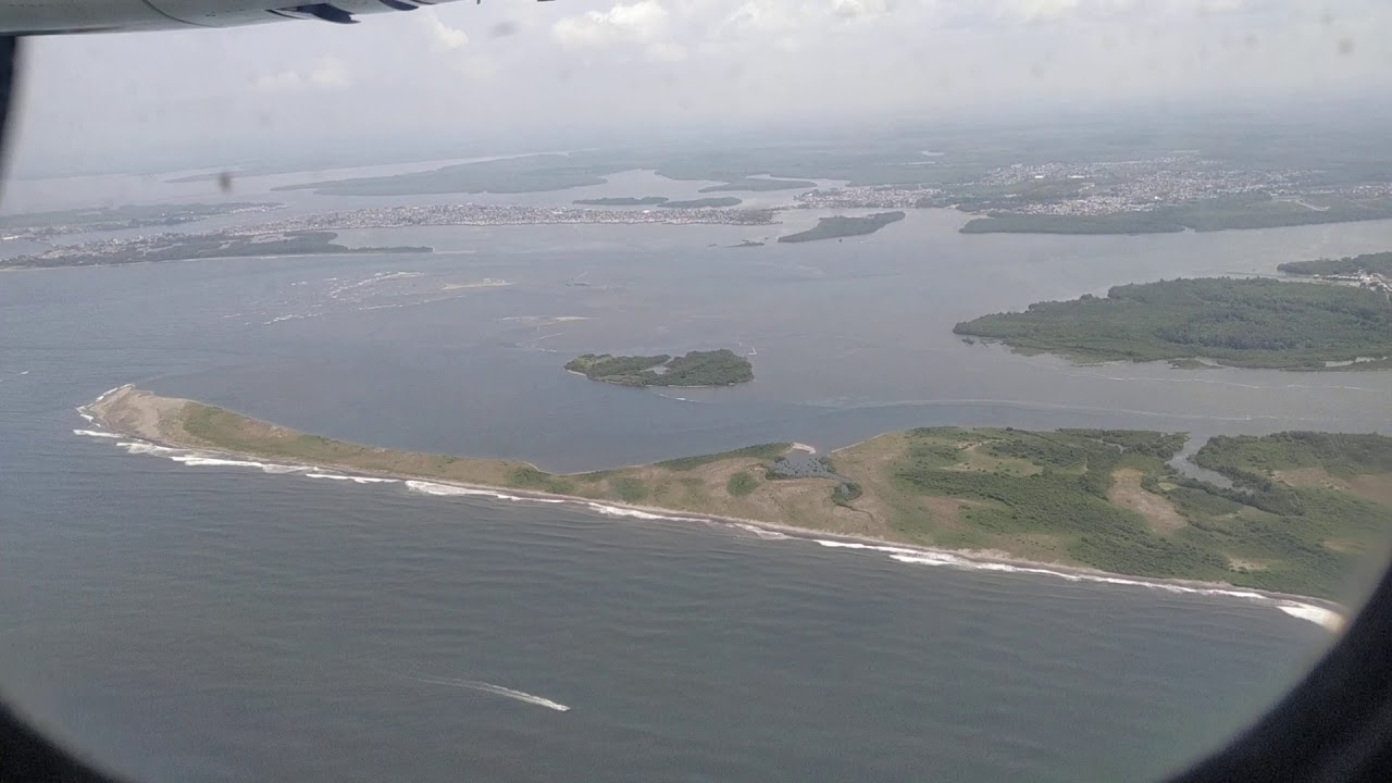 Sobrevuelo y aterrizaje en TUMACO, ATR 42 SATENA