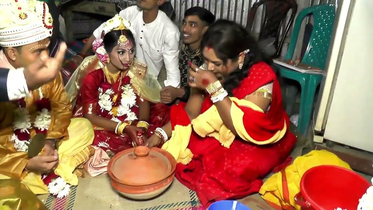 হিন্দু বিয়ের পর ভাবী দেখালেন সাপের খেলা!!সত্যিই কি সেখানে সাপ আছে দেখুন!!amazing