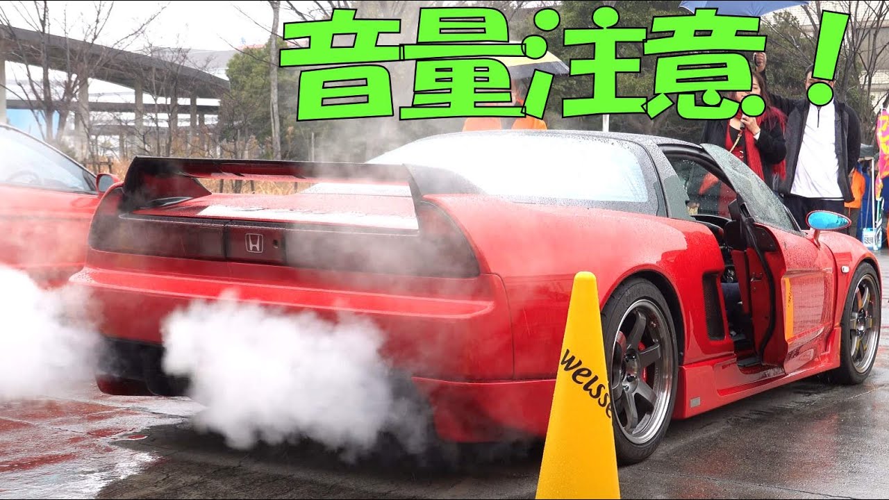 NSX издаёт отличный звук. Звук глушителя HONDA.