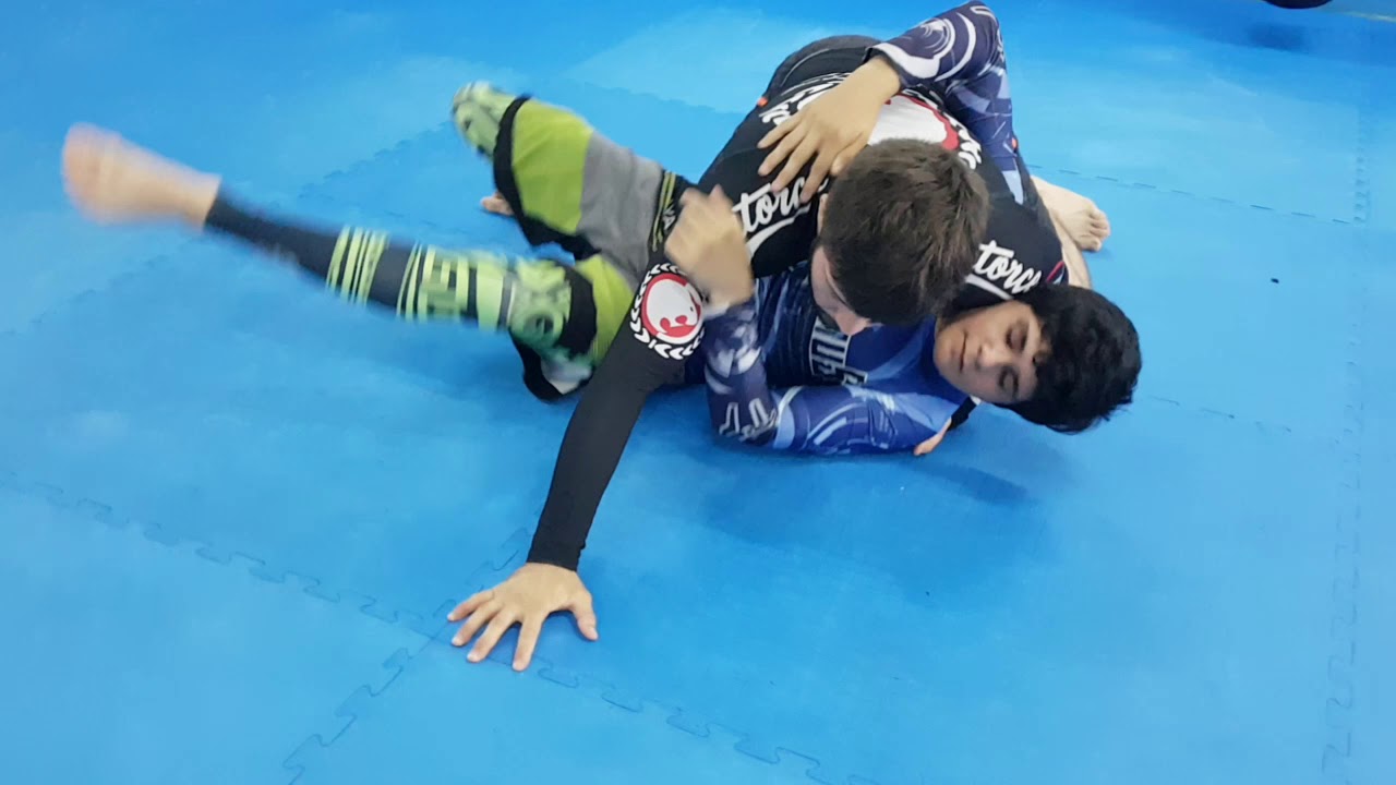 Cómo mejorar mi control de 100 kilos o control lateral en jiu jitsu