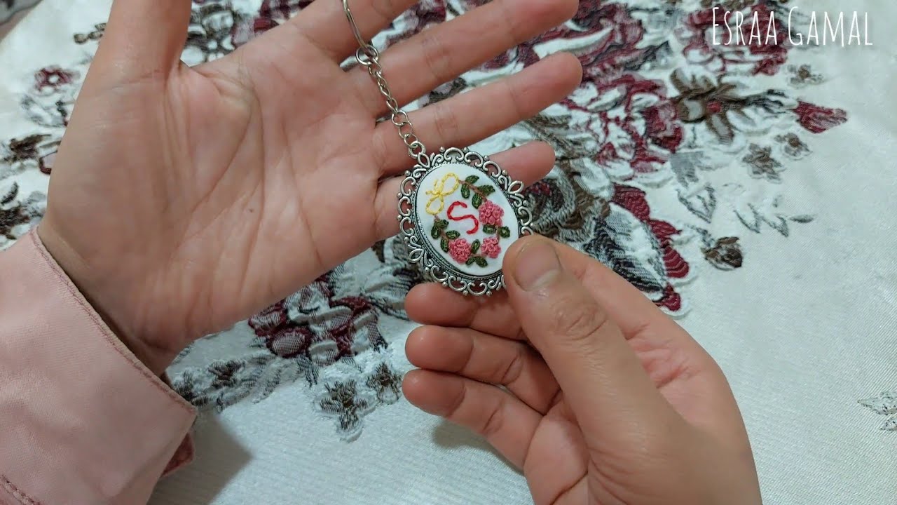 عمل مدليا بالتطريز🌸🪡