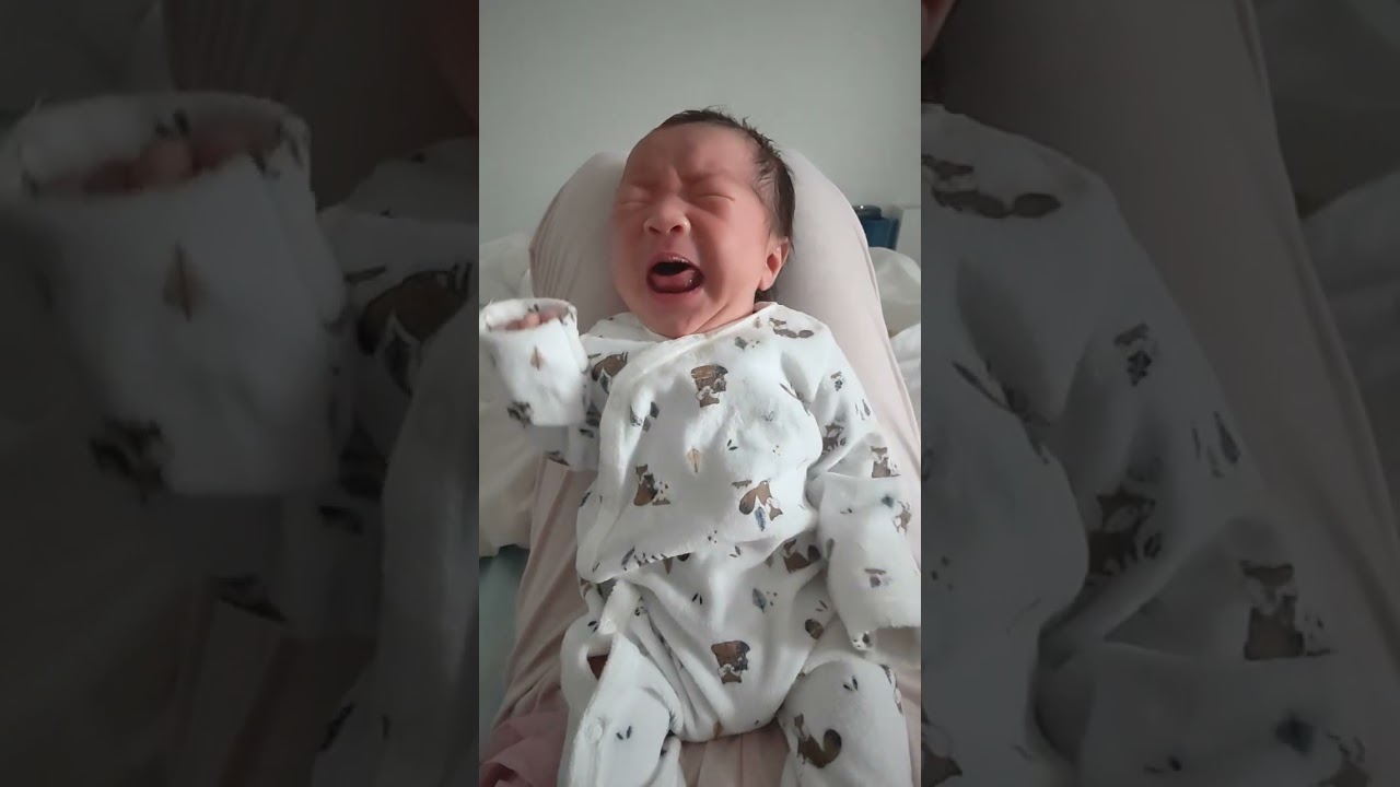 un bébé qui pleure 😭😭