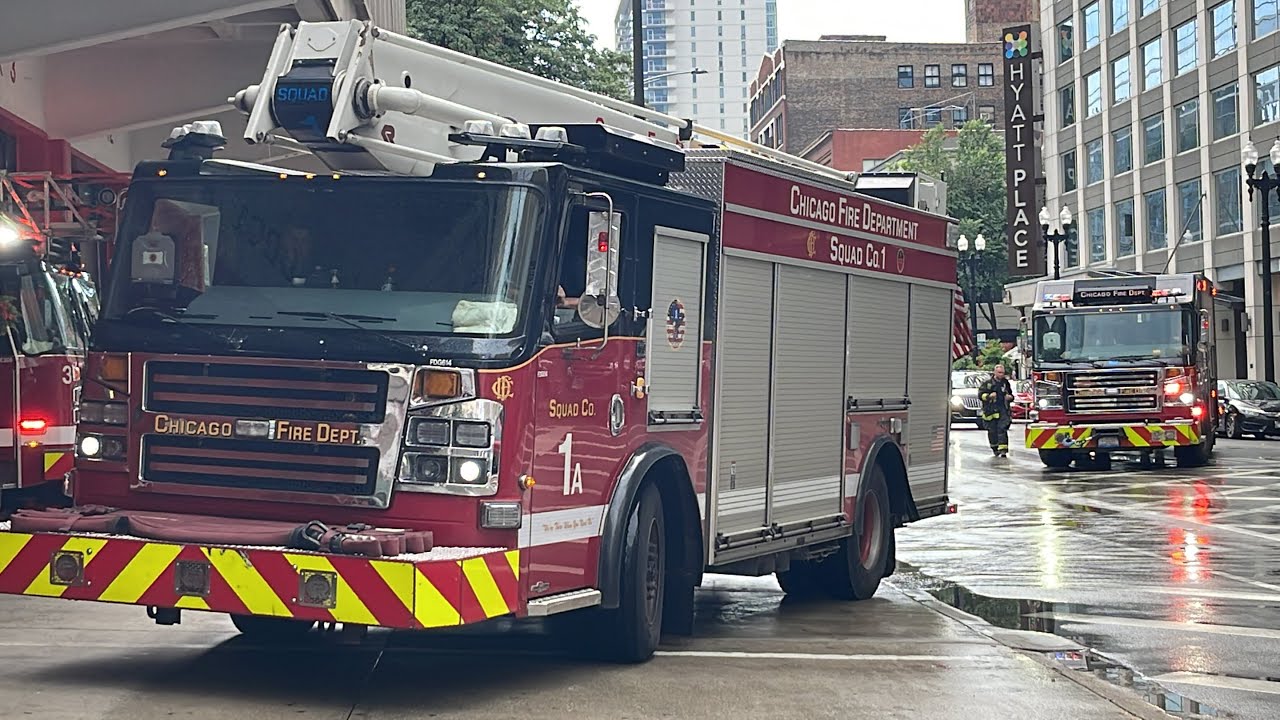 *Horn* Chicago Fire Dept Engine 42 (Spare), Truck 3, and Squad 1 Returning