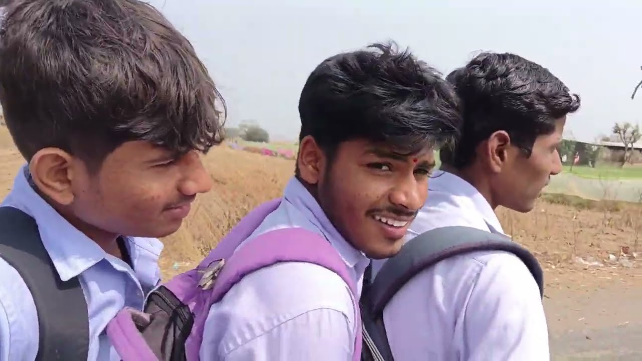 मी कॉलेज ला गेलो आणि सर नाहि आले ।। 😂